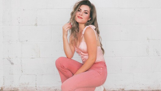 Tenille Arts