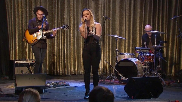 LoLo performs Shine on The Bachelor