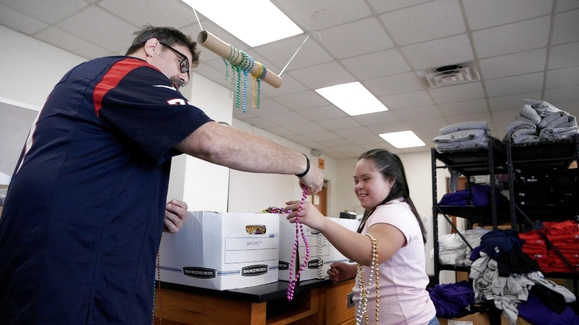 Galveston students recycling Mardi Gras beads