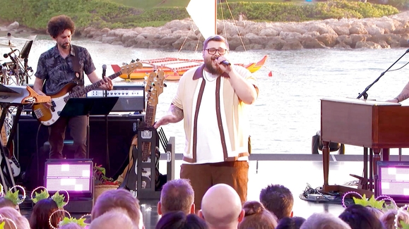 Che Shines in American Idol's Stunning Beach Performance