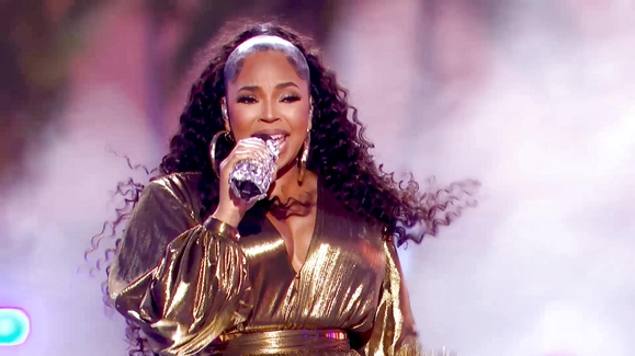 Ashanti Wows with a Medley of Hits on American Idol 2025