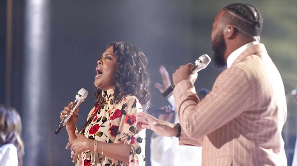 CeCe Winans + Roman Collins Sing 'Come Jesus Come'