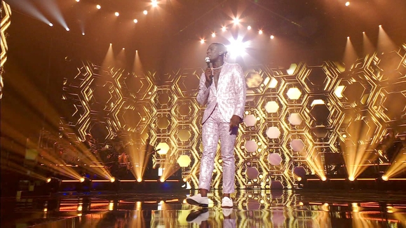 Jamal Roberts Owns the Stage with 'Try A Little Tenderness'