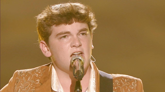 Slater Honors Reba with Heartfelt 'Whoever's In New England'