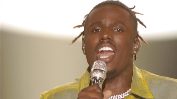 Jamal Roberts Elevates Disney Night 'Ain't No Mountain High Enough'