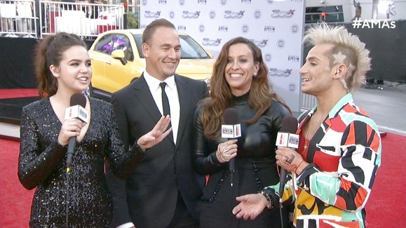 Alanis Morissette Red Carpet Interview - AMAs 2015