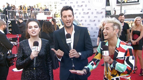 Luke Bryan Red Carpet Interview - AMAs 2015