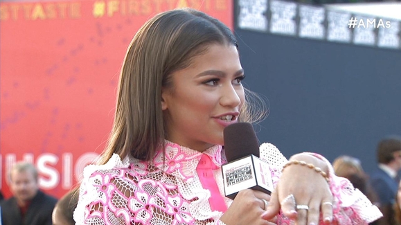 Zendaya Red Carpet Interview - AMAs 2015