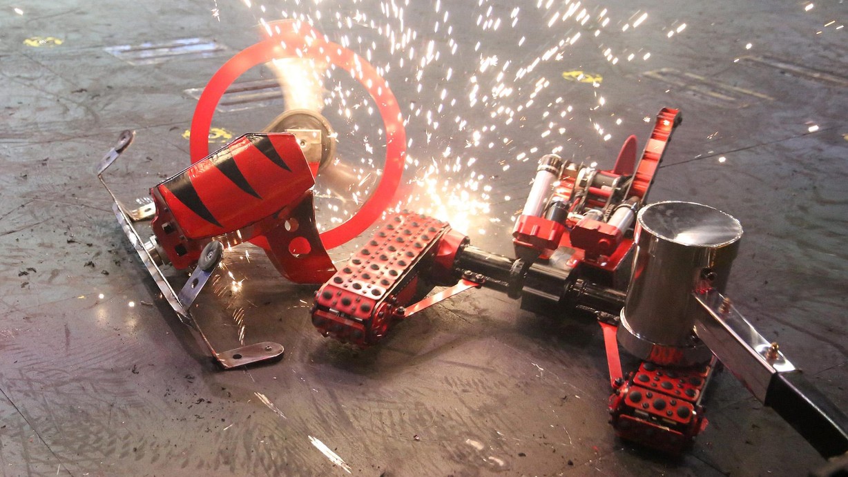 Watch BattleBots Season 2 Episode 03 There Will Be Bot Blood: The