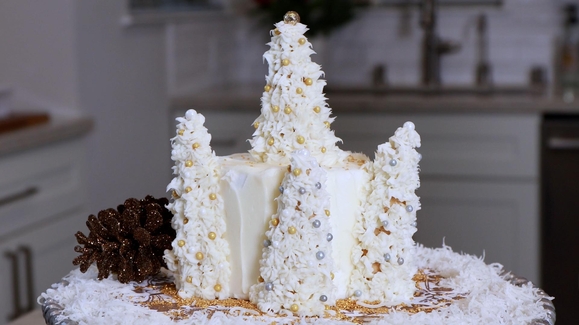 Level up your holiday bakes with tips from a cake pro!