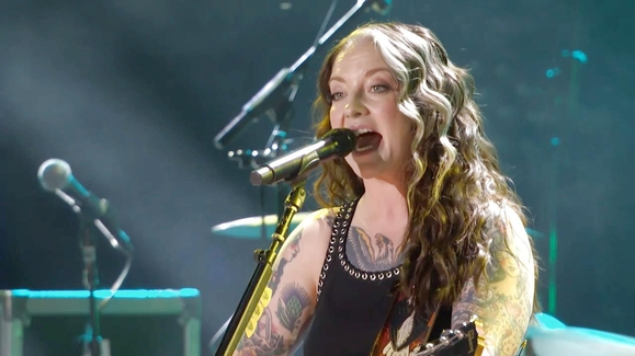 Ashley McBryde Performs 'Rattlesnake Preacher' at CMA Fest 2025