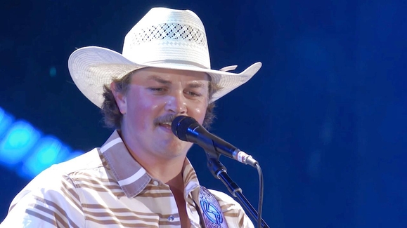 Zach Top Performs 'I Never Lie' at CMA Fest 2025