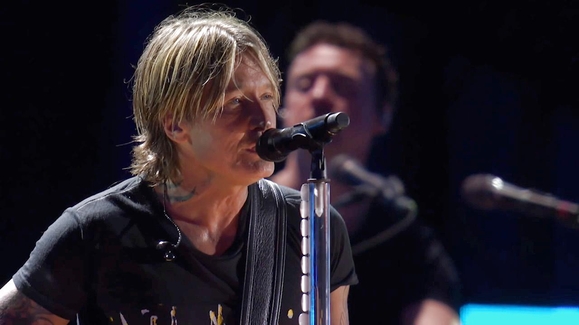 Keith Urban Performs 'Straight Line' at CMA Fest 2025