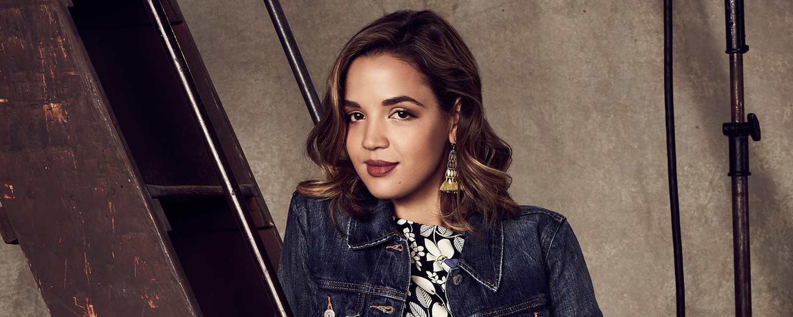 Flores Famous in Love