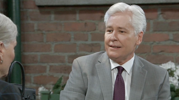 GH Sneak: Martin Tells Tracy That Drew is Suing Her