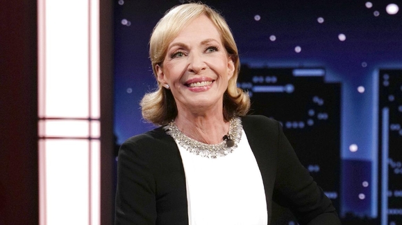 Allison Janney on Wordle vs Carol Burnett, Gift from Ricky Martin and Crazy Misunderstanding in Italy