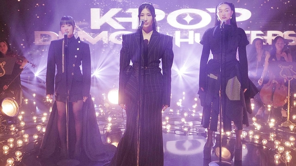 EJAE, Audrey Nuna and REI AMI from KPop Demon Hunters - Golden (Glowin' Version)