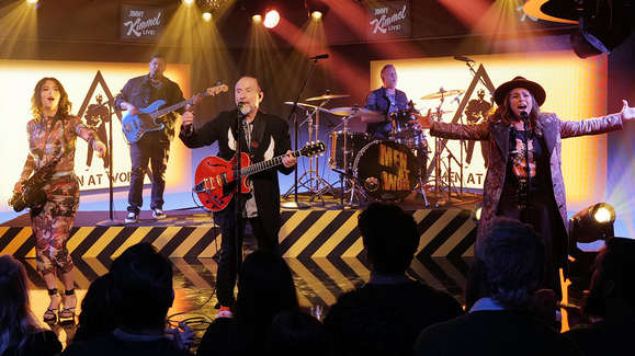 Men At Work – Who Can It Be Now?