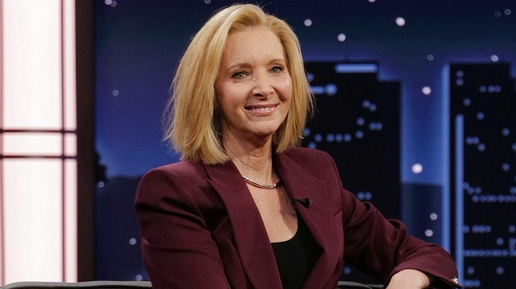 Lisa Kudrow on Currently Watching Friends, How Much She's Changed since '95 and Return of The Comeback
