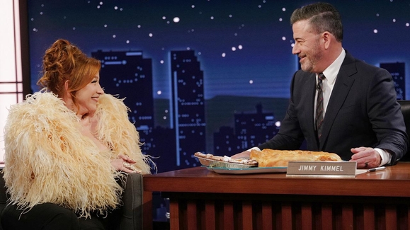 Lisa Ann Walter on Cooking for Jimmy, Her Son Dating Her Fans and Filming New Comedy Special in Philly