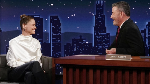 Amanda Peet on Her Best Friend Sarah Paulson, Being Cancer Free and Becoming a Doctor