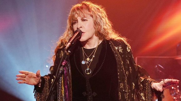 Stevie Nicks – Stand Back