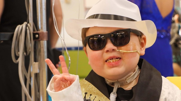 10-year-old patient walks the red carpet at children's hospital prom