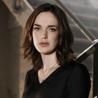 Elizabeth Henstridge as Agent Jemma Simmons | Marvel's Agents of S.H.I ...