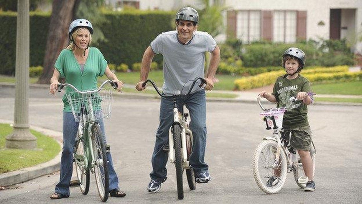 Watch Modern Family Season 1 Episode 02 The Bicycle Thief