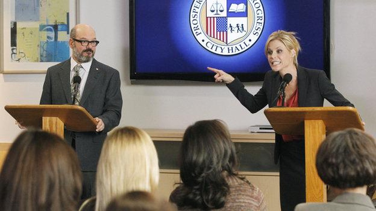 Watch Modern Family Season 3 Episode 13 Little Bo Bleep Online