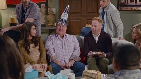 Watch Modern Family Season 10 Episode 22 Season Finale A Year Of   579x325 Q100 C800ee797a5e3011e3f359058e7b04c7 