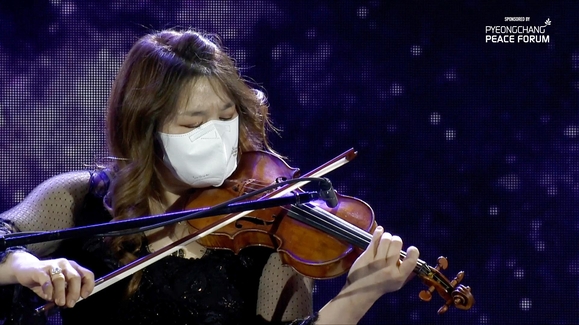 The Power of Music: North and South Koreans brought to tears by emotional performance
