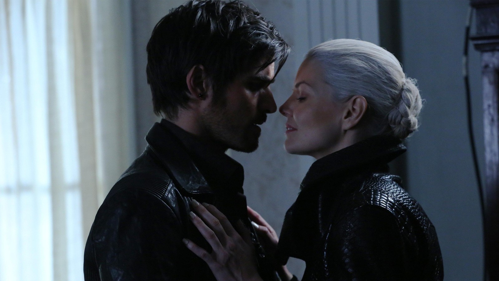 Once Upon A Time Recap Hook Becomes A Dark One In Birth Once Once Upon A Time Recap Hook Becomes A Dark One In Birth Once