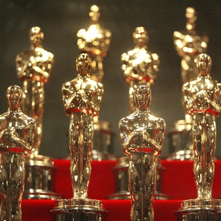 Oscar academy awards statuette hi-res stock photography and images