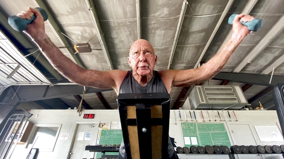 84-year-old powerlifter shatters records