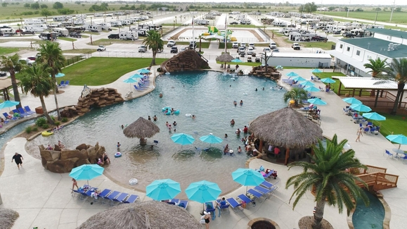 The world’s largest RV park swimming pool