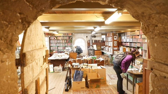 This bookstore has over 300,000 books!