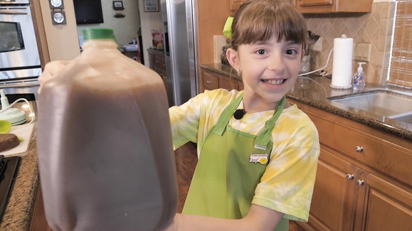 Fourth grader on a mission to change the world with lemonade stand