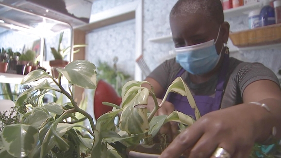 Mother-daughter duo trying to heal Philadelphia community from ground up