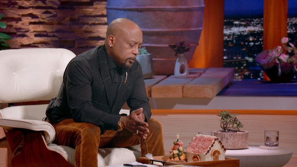 Cash or Coal?: The Sharks Get Into the Holiday Spirit with Festive Pitches & Products