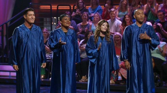 Chris Apologizes to Becca with Help from a Choir