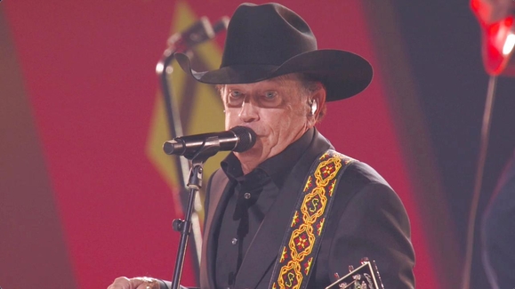 George Strait is Honored with the CMA Lifetime Achievement Award and Iconic Collaborations