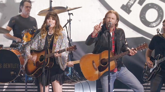 Dierks Bentley ft. Molly Tuttle, Sierra Hull, and Bronwyn Keith-Hynes - 'American Girl'
