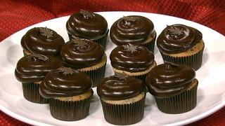 Georgetown Cupcake's Maple Chocolate Chip Cupcakes Recipe ...