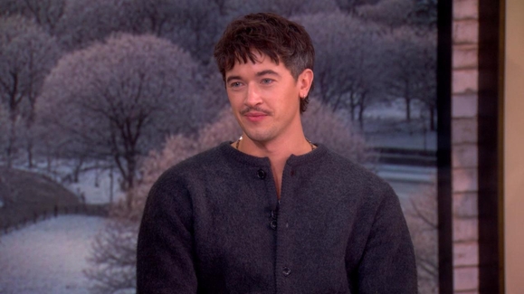 Tom Blyth talks making his rom-com debut in hit movie 'People We Meet on Vacation'