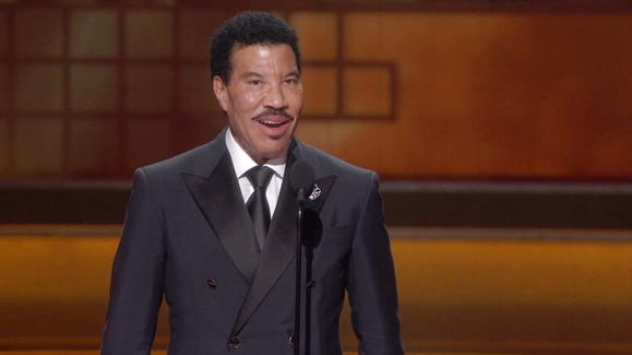 Lionel Richie Takes the Oscars Stage
